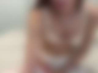 LonaLardin's Live Sex Cam Show