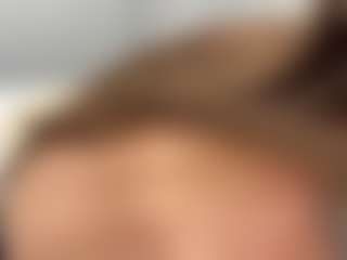 LonaLardin's Live Sex Cam Show