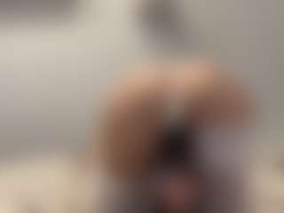 LonaLardin's Live Sex Cam Show