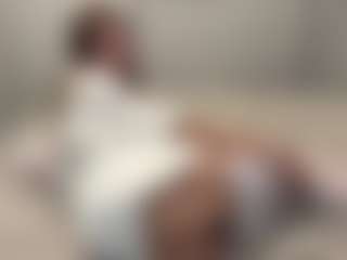 Live cam show with LonaLardin - Bikini on Milfs Live
