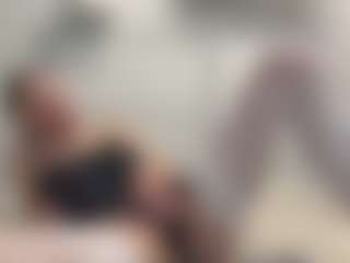 LonaLardin's Live Sex Cam Show