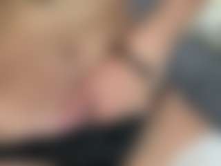 LonaLardin's Live Sex Cam Show
