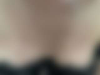 LonaLardin's Live Sex Cam Show