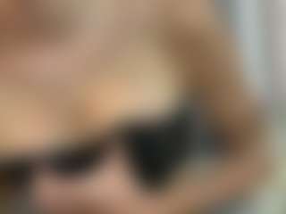 LonaLardin's Live Sex Cam Show