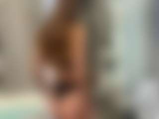 LonaLardin's Live Sex Cam Show