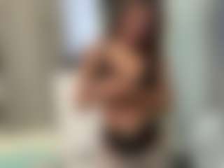 LonaLardin's Live Sex Cam Show
