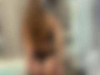 LonaLardin's Live Sex Cam Show