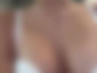 Live cam show with LonaLardin - Lesbian on eurowanks.com