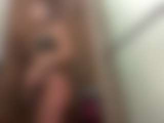 Live cam show with LonaLardin - Control on Camming Site