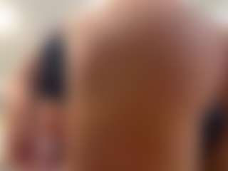 LonaLardin's Live Sex Cam Show