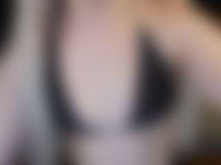 Live cam show with AvaKiss - Teen (18+) on AdultVida.com
