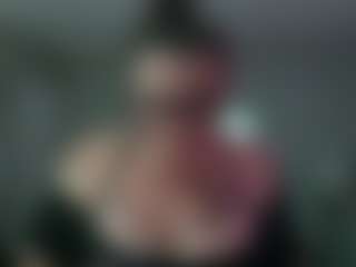 Live cam show with TrixieLynn69 - Normal on CamClone
