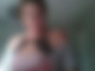 TrixieLynn69 MILF webcam performer live streaming