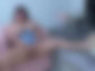 Live cam show with abigail-johnson - Bedroom on AdultVida.com