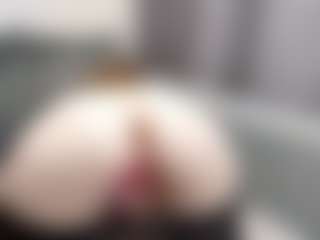 Live cam show with RosauraGalam - Granny on Camsoda