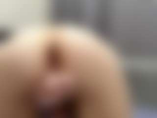 RosauraGalam's Live Sex Cam Show