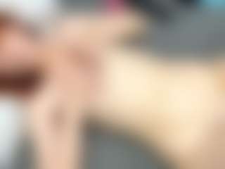 Live cam show with RosauraGalam - Red Hair Squirt on livesuperchat.net
