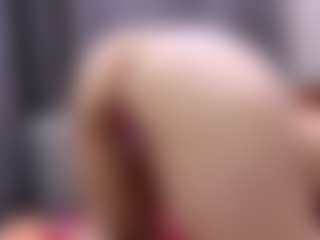 Live cam show with RosauraGalam - Red Hair Squirt on LiveSexCams6