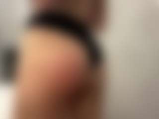 Live cam show with Annie - Anal on SquirtSoMuch