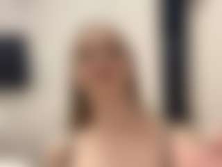 Live cam show with Annie - Ass Clapping on chickslive.net
