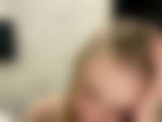 Live cam show with Annie - Horny on 1on1-livenow
