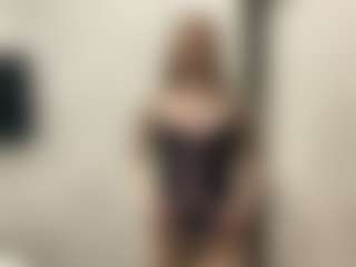 Live cam show with Annie - Blonde Hair on Camsoda