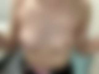 Live cam show with Annie - Big Tits on friskycurves.com
