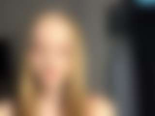 Live cam show with Annie - Shaved Pussy on Camsoda