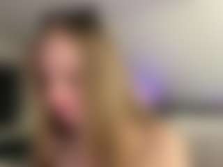 Live cam show with Annie - Athletic Bedroom on AdultVida.com