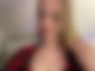 Live cam show with Annie - Blonde Hair on CamClone