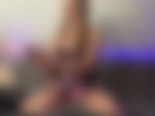 Live cam show with Annie - Public on CamwithHer
