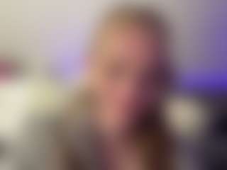 Live cam show with Annie - Blue Eyes on CamClone