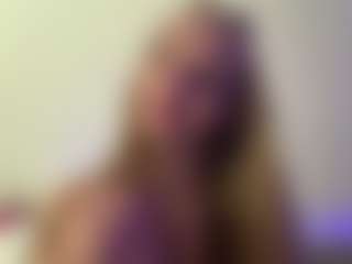Live cam show with Annie - Athletic Strip on Chatstar