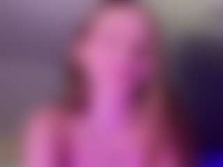 Live cam show with Annie - Shaved Pussy on xxxlivecams.org