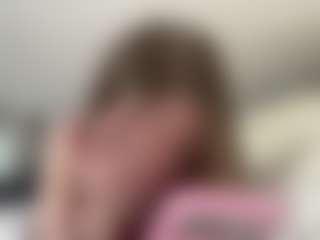 Live cam show with Annie - Full Nudity on AdultVida.com