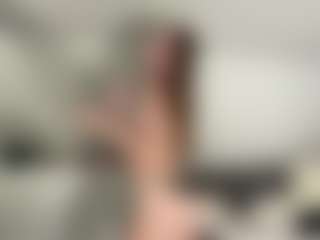 Live cam show with Annie - Smoking on AdultVida.com