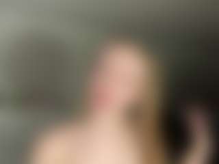 Live cam show with Annie - Deepthroat on Cam Slut