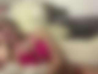 Live cam show with Annie - Smoking on milfzrlive.com