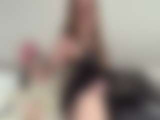 Live cam show with Annie - Bikini on Dolls Live