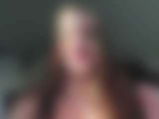 Live cam show with Annie - Public Curvy on CamSextacy