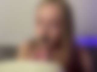 Live cam show with Annie - Blue Eyes on madthumbs
