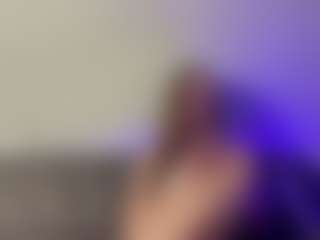 Live cam show with Annie - Skinny on Camiplay Live