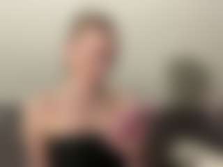 Live cam show with Annie - Flashing on Hubzter Live