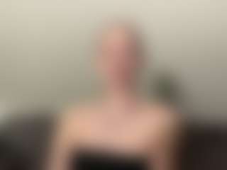 Live cam show with Annie - Spank Blonde Hair on Uber Horny