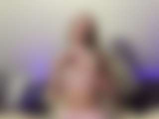 Live cam show with Annie - Strip Curvy on Dare Cams