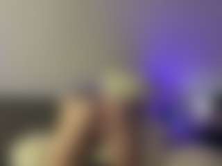 Live cam show with Annie - Smoking on Camsoda