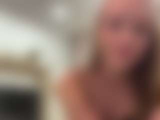 Live cam show with Annie - Blonde Hair College on SquirtSoMuch