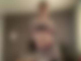 Live cam show with Kristie - Blonde Hair on Uber Horny
