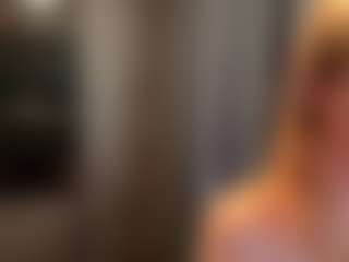Live cam show with Kristie - Blonde Hair on AdultVida.com