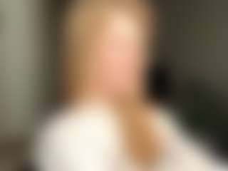 Live cam show with Kristie - Petite on Milfs Live